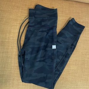 Vuori Daily Legging Camo